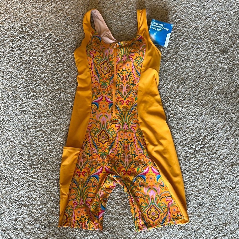 Coolibar swimsuit palm plaza knee suit UPF 50+
NWT BLOCKS 98% uva/uvb